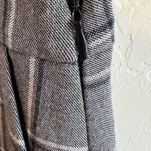 Forever 21 Gray and Black Academia Checked Plaid Skort Sz S - Picture 4 of 13